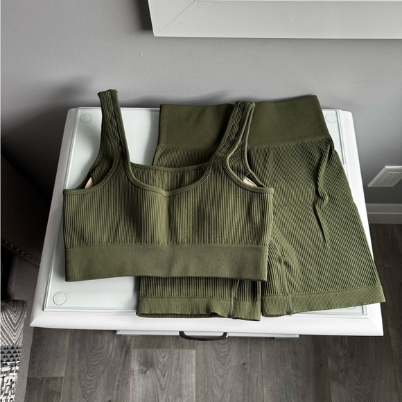 Olive Green Ribbed Crop Top - Picture 4 of 5
